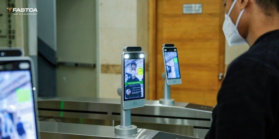 Máy chấm công sử dụng công nghệ điện tử sinh trắc học hiện đại